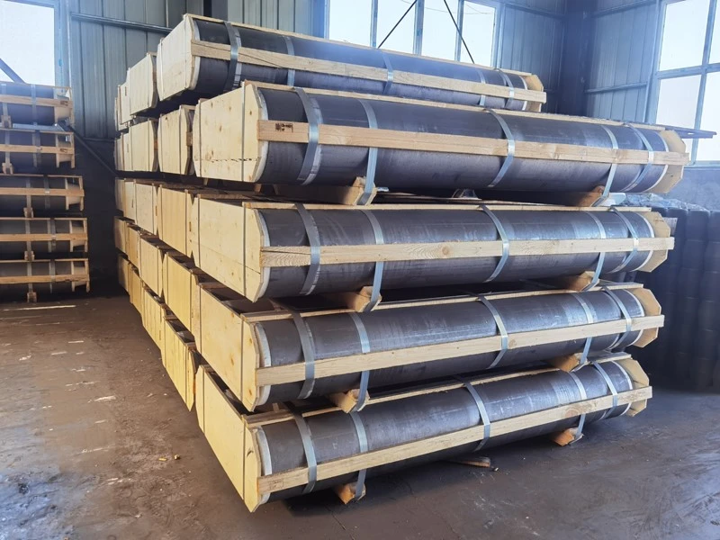 Packing-and-shipping-of-RP-graphite-electrode1